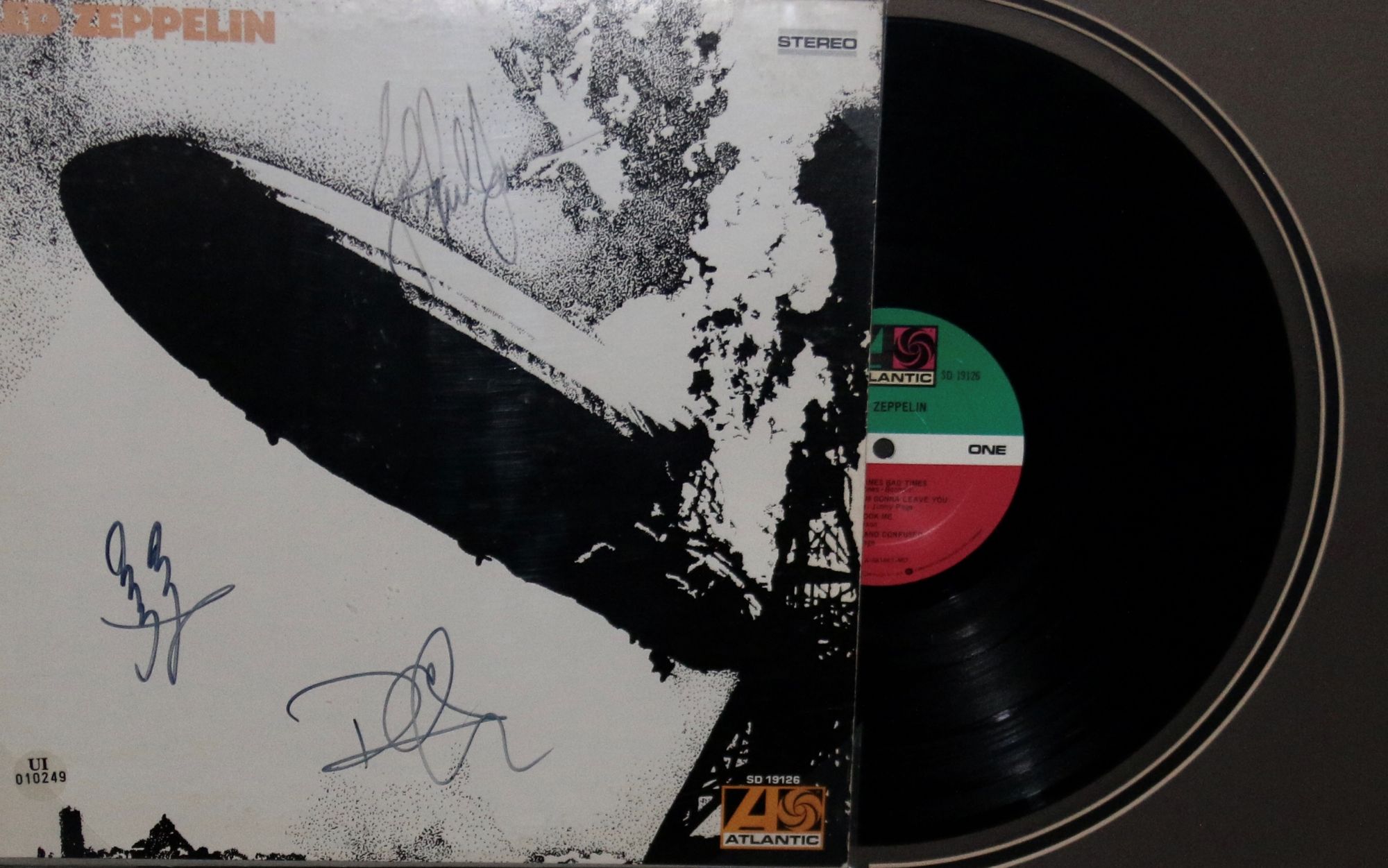Led Zeppelin Eponymous Debut Album 1969 hand signed by Robert Plant